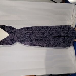 Maternity maxi dress size M. Floral dot print navy, white. Tie belt. Deep V neck